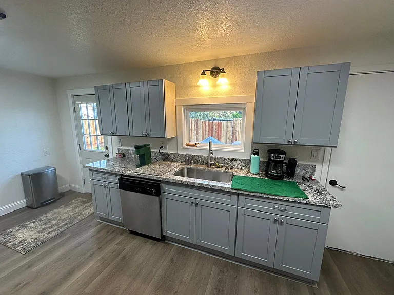 1240 Q St — Photo 2