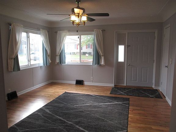 3rd image of 304 Deens Ln