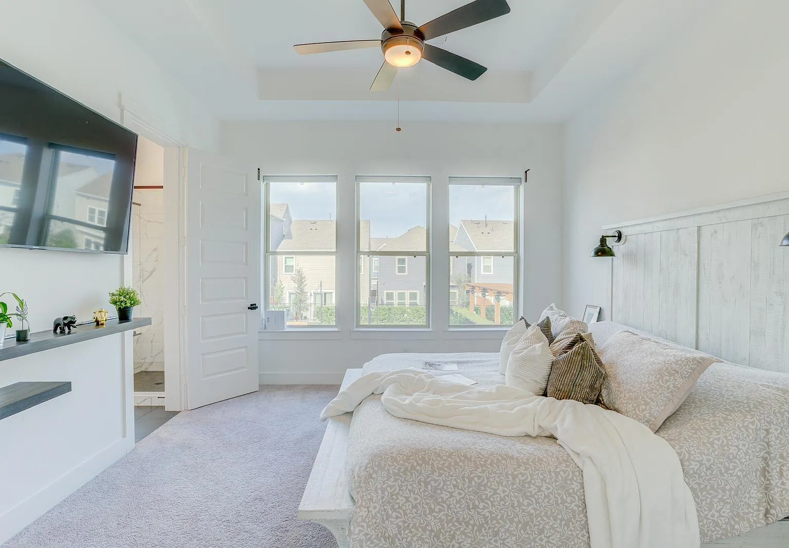 4 bed, 3.5 bath, 2369 sqft, $3,500 — Photo 4