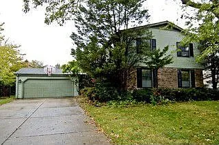 816 Iroquois Ave photo 1