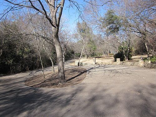 2nd image of 700 Live Oak Dr