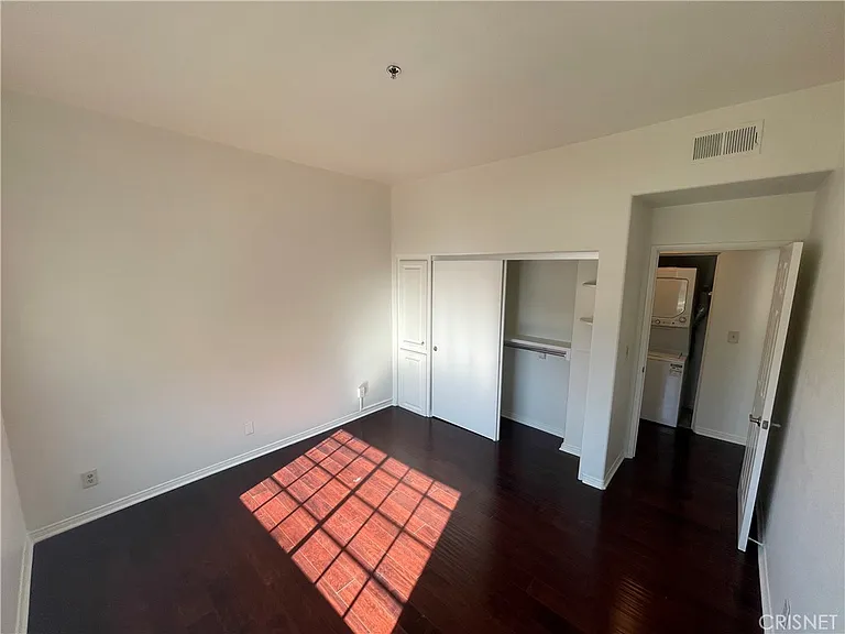 10630 Moorpark St #104 — Photo 35