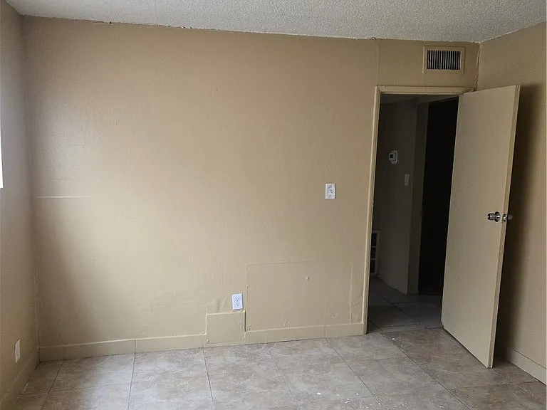 2104 Sunrise Ave #14 — Photo 2
