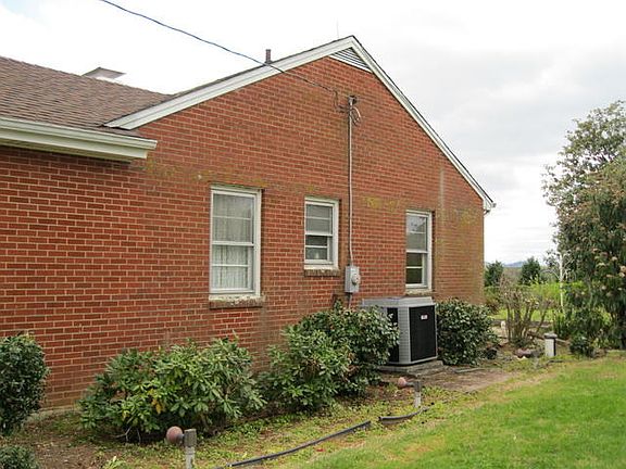 2nd image of 1381 Magnolia Dr