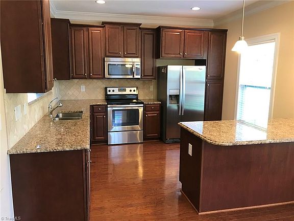 4th image of 209 Saint Elizabeth Dr