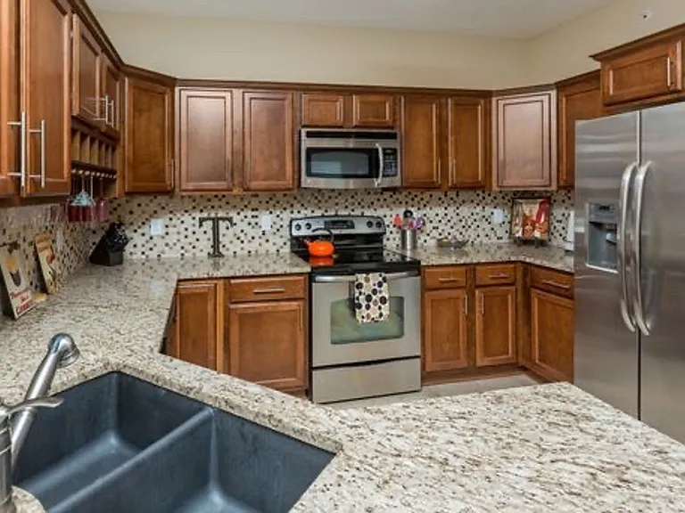 Brookside Condos — Photo 11