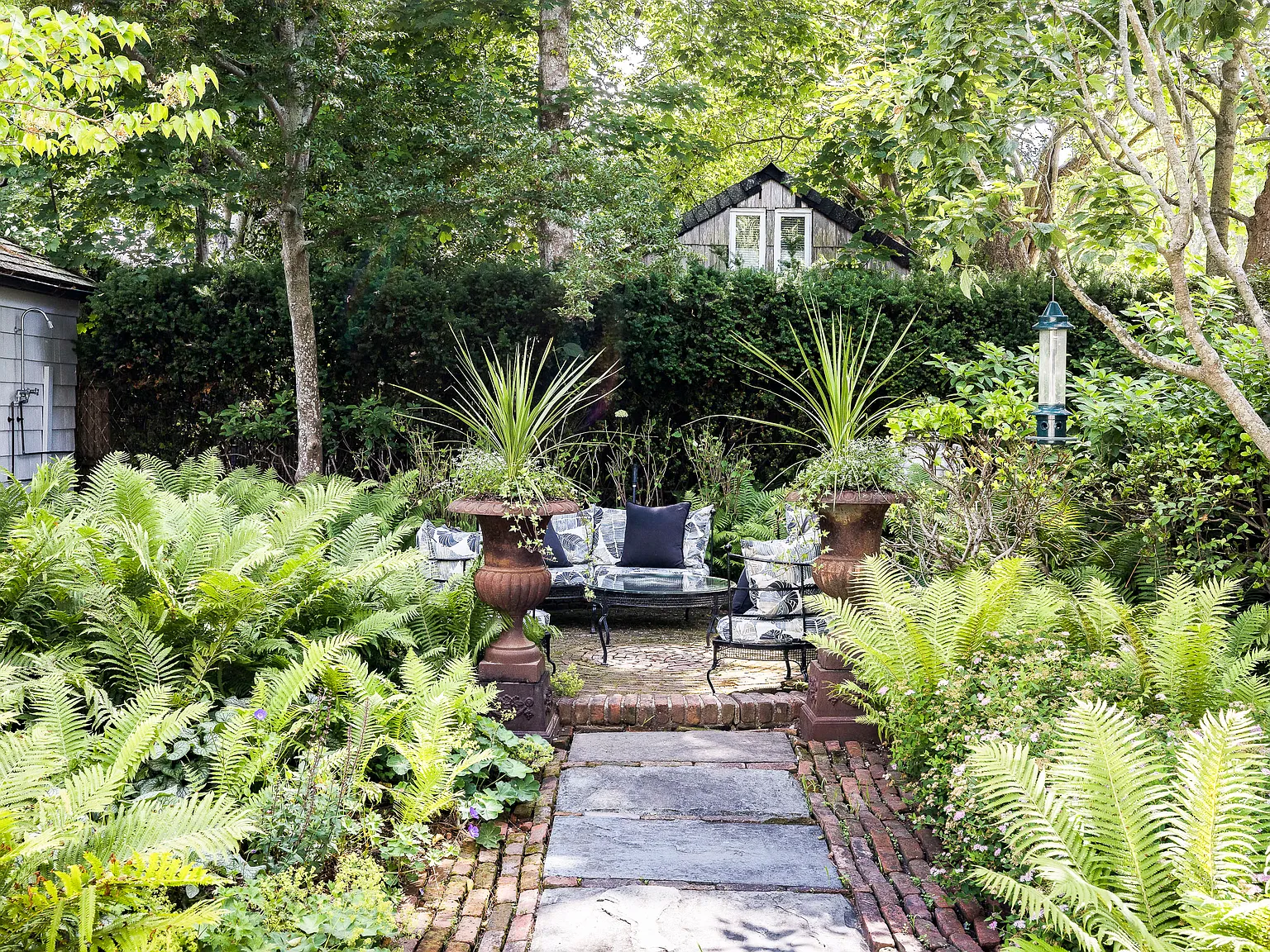 Garden Street Beauty in Sag Harbor Village — Photo 4