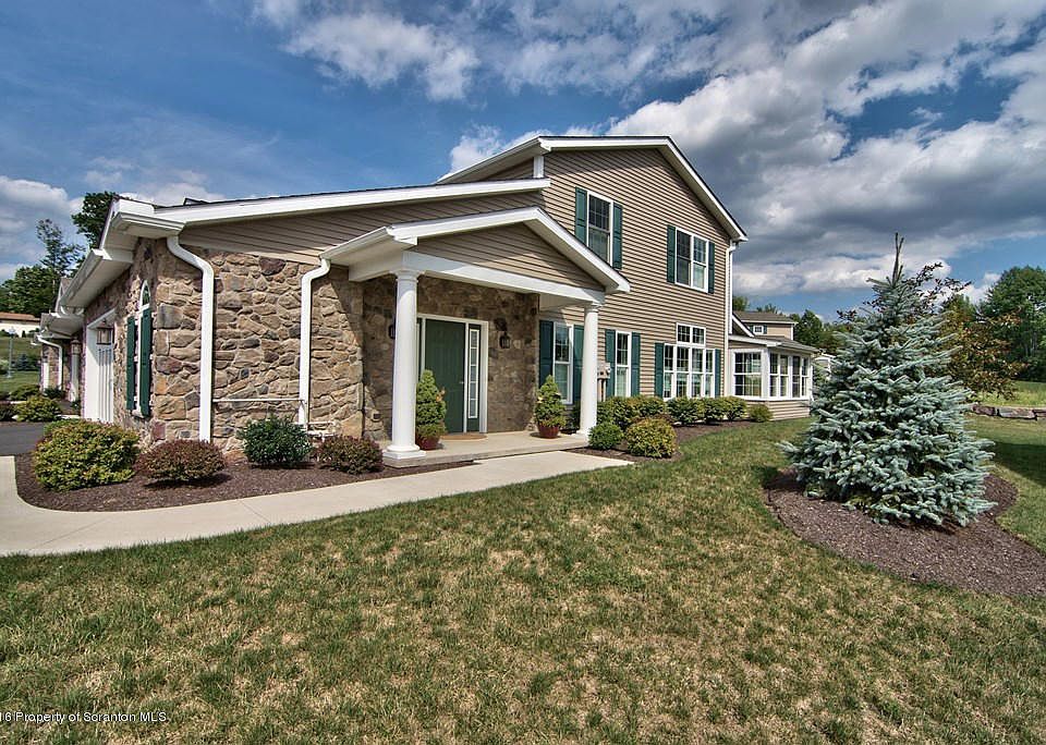 1st image of 124 Wyndham Rd #124