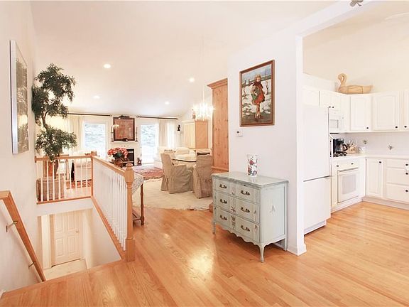 3rd image of 5164 Pointe East Dr