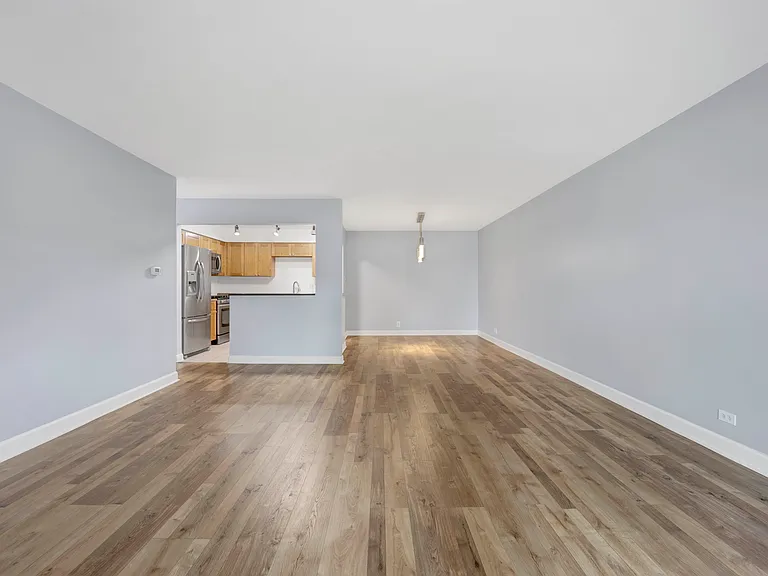 1100 E Randville Dr #211 — Photo 4