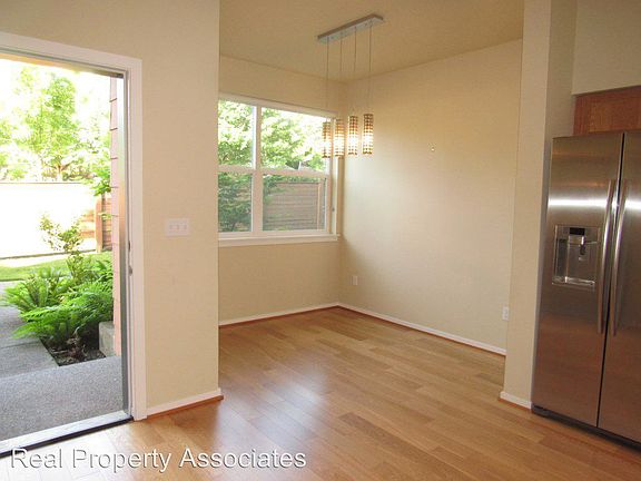 2nd image of 10398 157th Pl NE APT 103