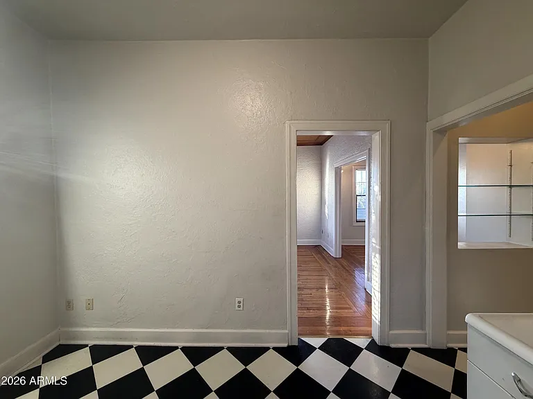 902 E Palm Ln #8 — Photo 6