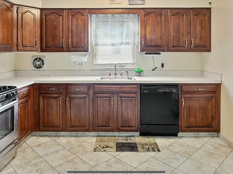 402 Regina St #1 — Photo 16