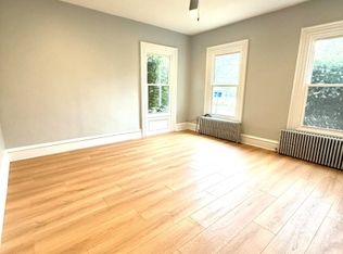 18 Elm St, Newton, NJ 07860