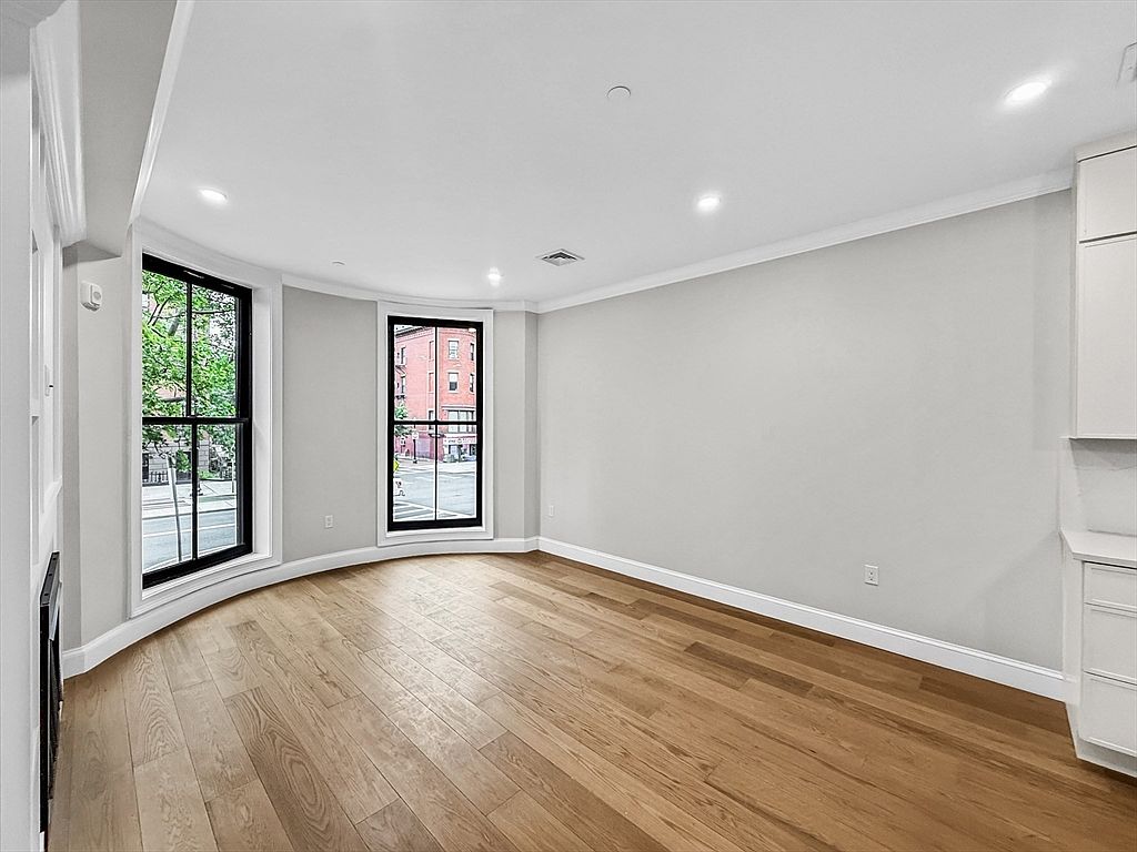 Property in a prime location with modern interiors