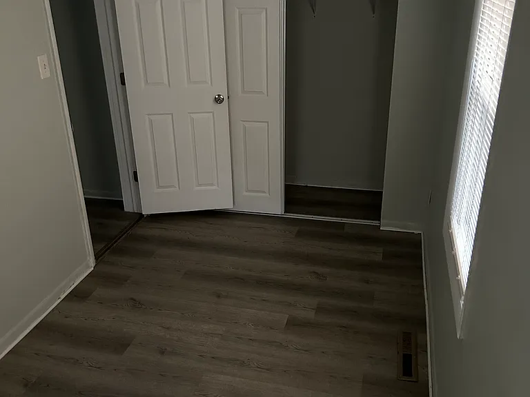 136 W Thompson Ave — Photo 10
