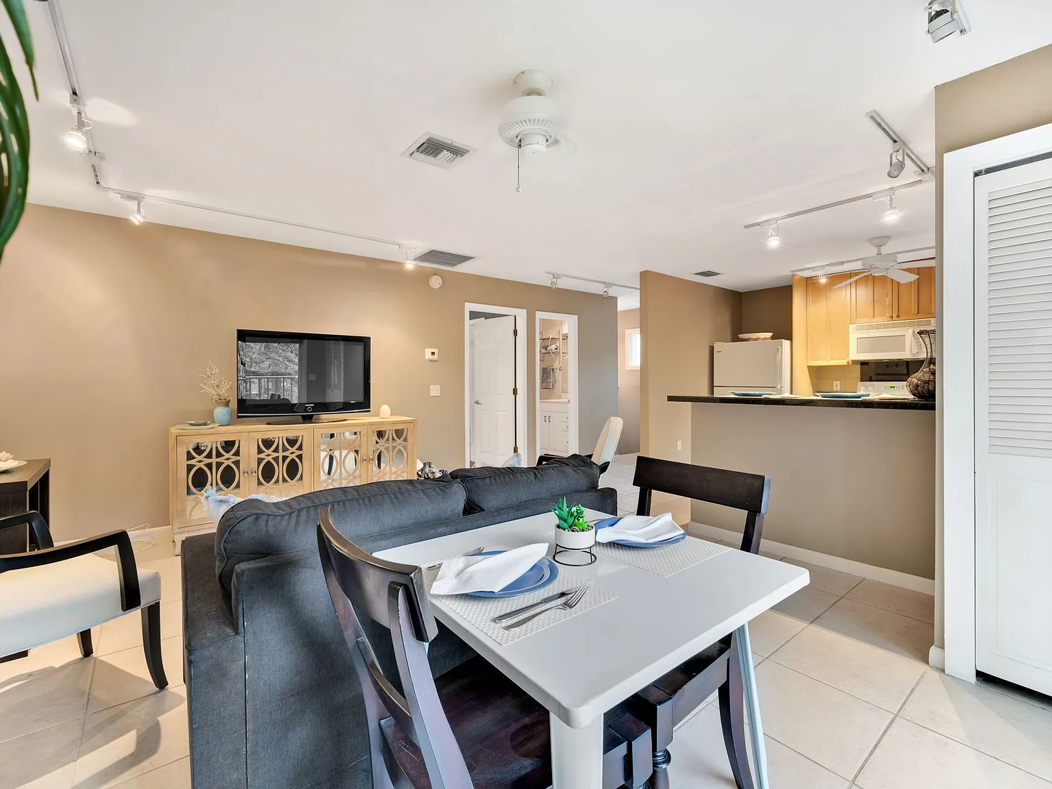 1 bed, 1.0 bath, 800 sqft, $2,200 — Photo 3