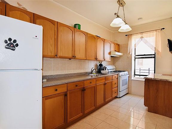 4th image of 2940 Ocean Ave APT A9