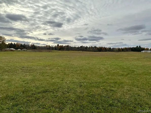 I Rd, Bark River, MI 49807