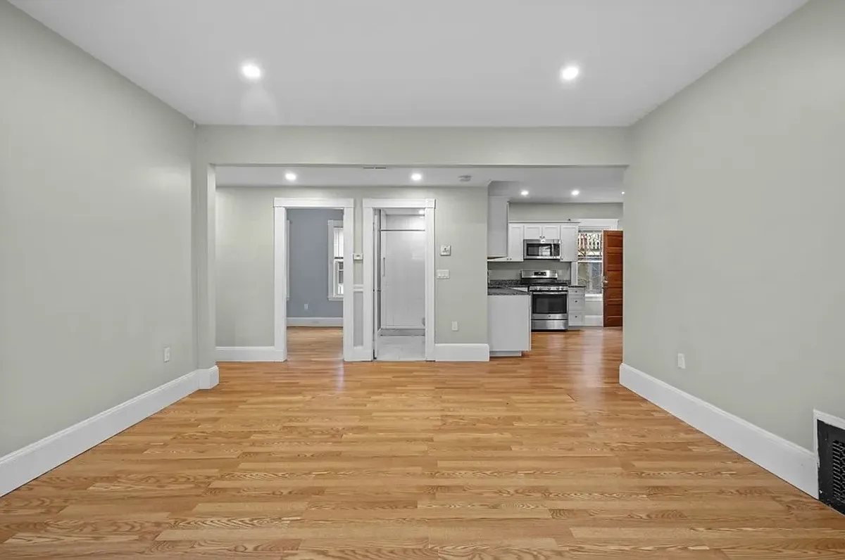 Building Photo - 25 Howes St #3