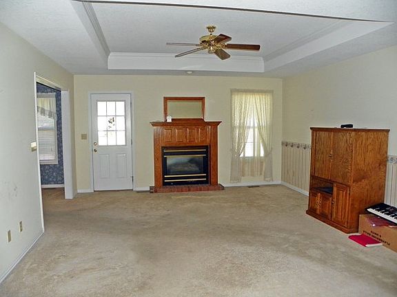4th image of 639 Windsor Cir