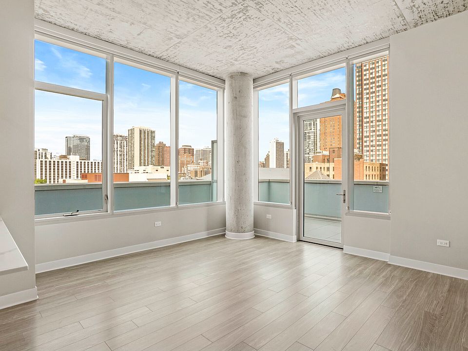 1st image of 808 N Wells St #2/1