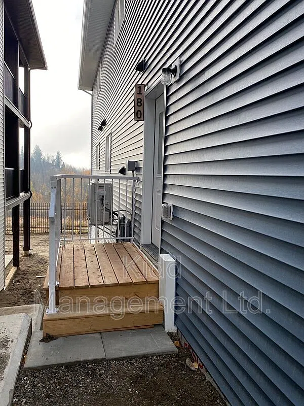 1 bed, 1.0 bath, 739 sqft, $1,550 — Photo 1