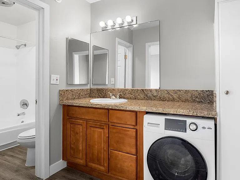 Riverside Villa Apartments — Photo 54