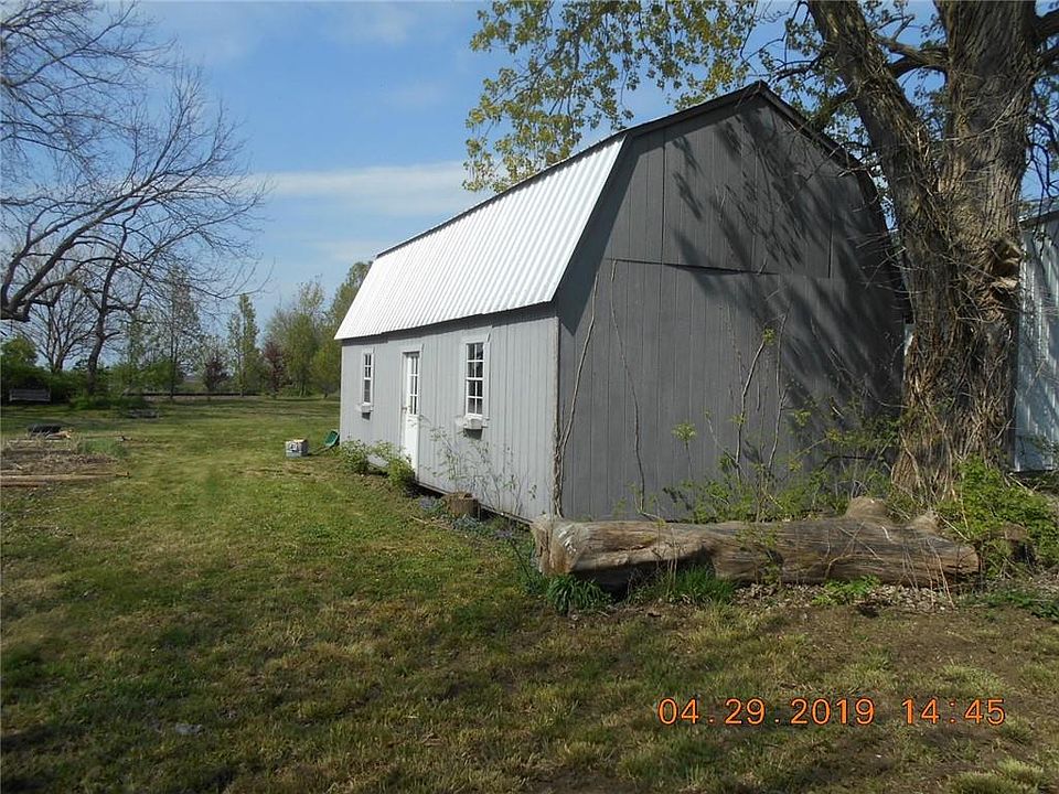 2nd image of 516 W Hagerman St