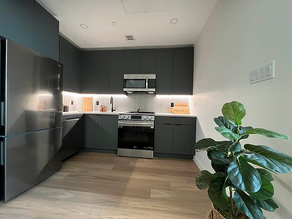 2nd image of 888 Franklin Ave #4