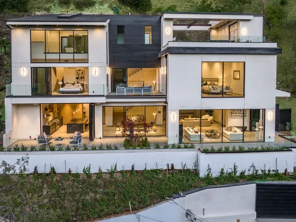 3920 Knobhill Dr, Sherman Oaks, CA 91423
