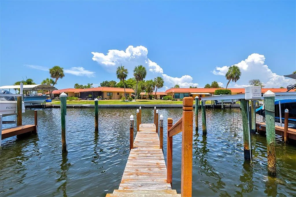 3 bed, 3.0 bath, 1988 sqft, $3,000 — Photo 2