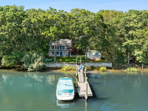 210 Redwood Rd, Sag Harbor, NY 11963