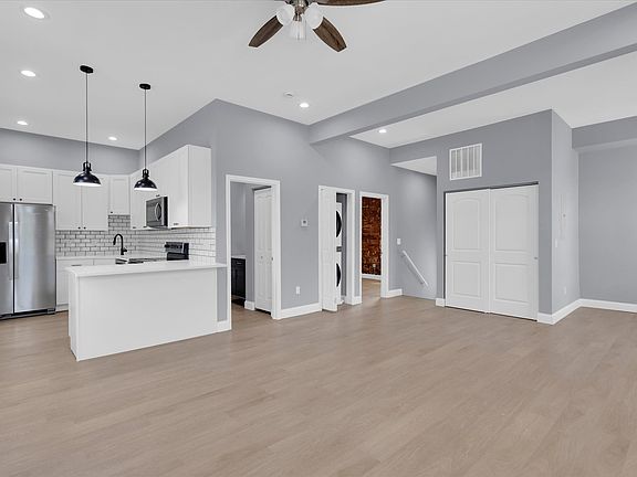 3rd image of 3500 Magnolia Ave #2F