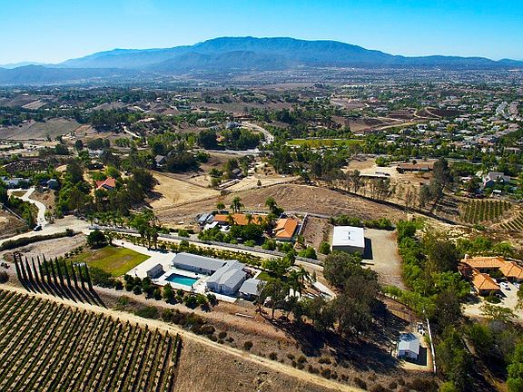 4th image of 41825 Calle Cabrillo