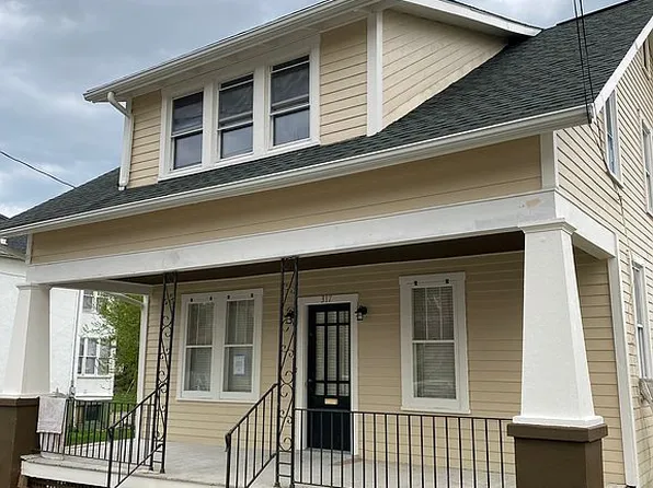 317 E 1st Ave, Charles Town, WV 25414