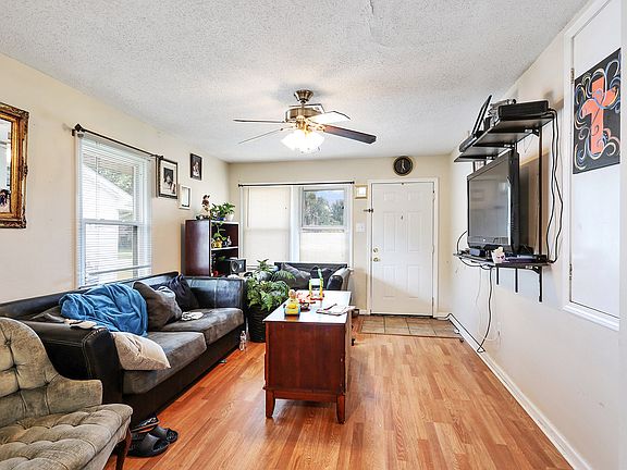 3rd image of 3515 California Ave