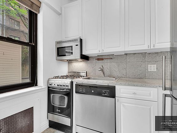 3rd image of 405 E 63rd St #1BB