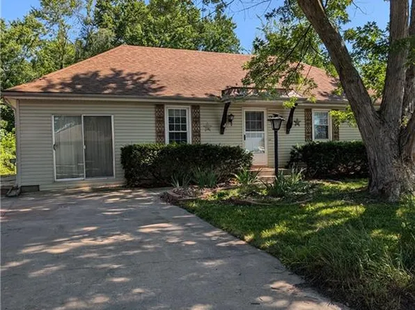 302 SW Glendana St, Lees Summit, MO 64081