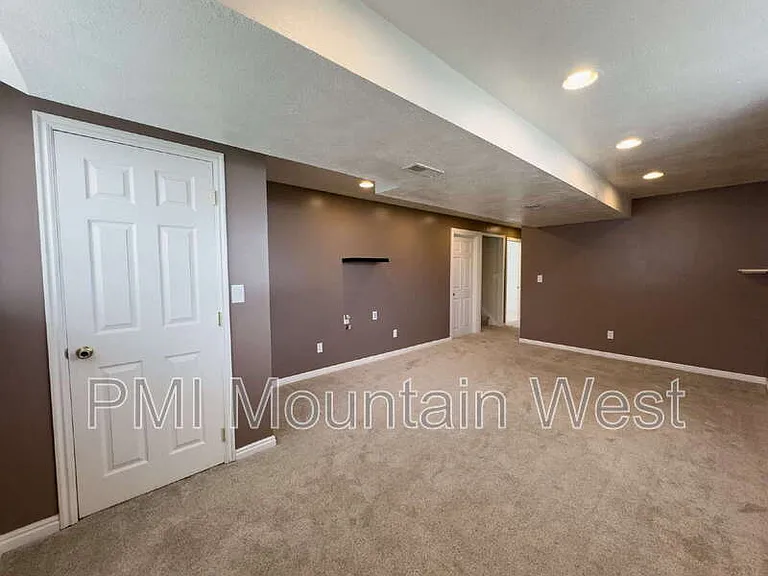 2419 W 1850 N — Photo 31
