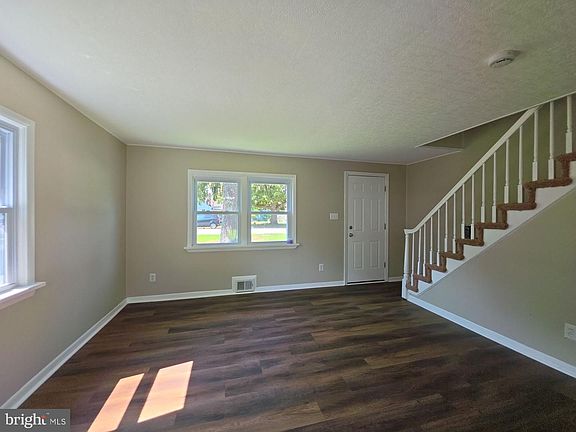 2nd image of 39 Maplewood Ave