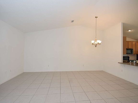 4th image of 33 Rosecroft Ln #B