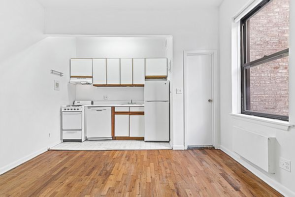 1st image of 330 W 85th St APT 5C