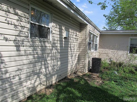 2nd image of 842 Holiday Ave