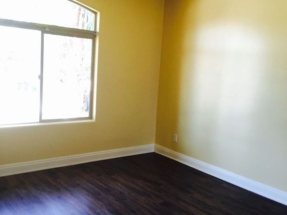 4th image of 208 E 120th St APT 4