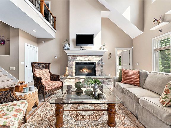 3rd image of 4732 Country View Dr