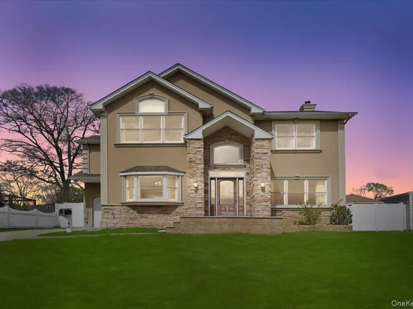 46 Scott Street, Massapequa Park, NY 11762