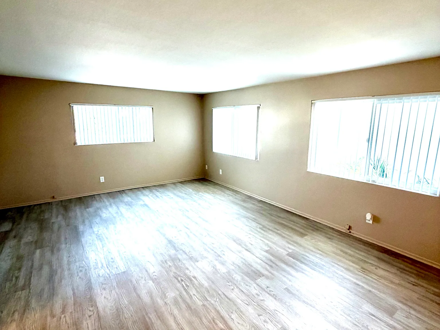 2 bed, 855 sqft, $2,600 — Photo 4