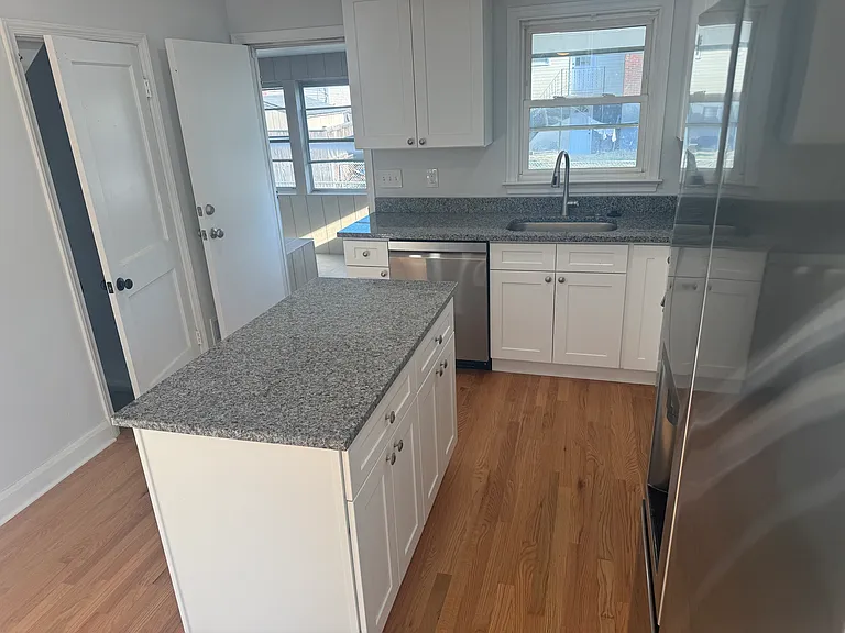 5711 Plainfield Ave — Photo 4