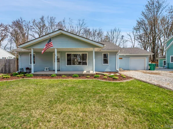 27763 Wisteria St, Harrison Township, MI 48045